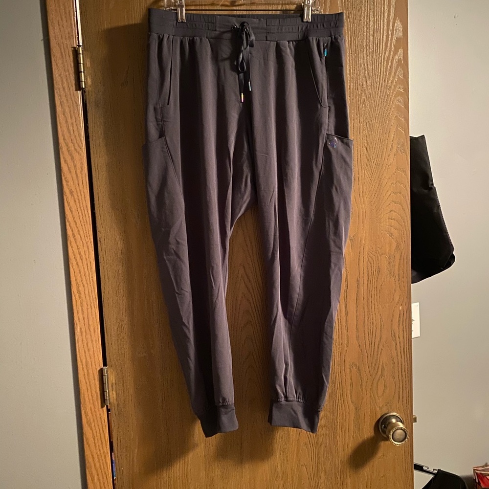 Wonder Wink gray jogger scrub pants